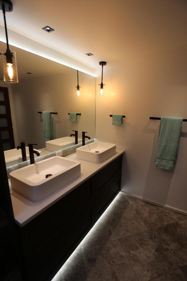 好丘。Hacho House Bed & Breakfast Yellowknife Exterior photo