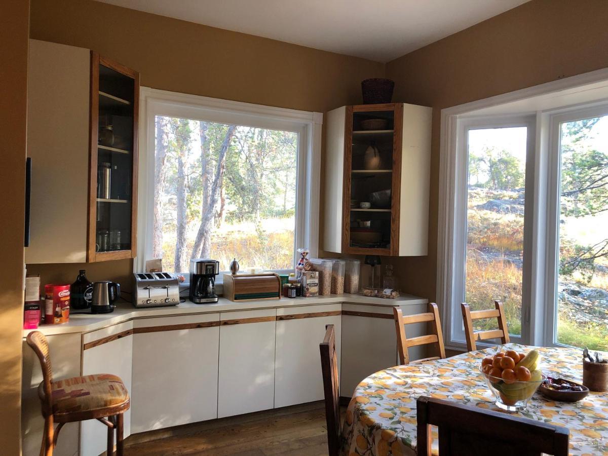 好丘。Hacho House Bed & Breakfast Yellowknife Exterior photo