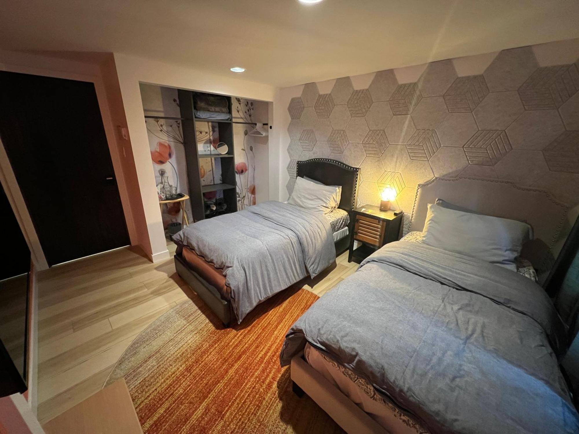 好丘。Hacho House Bed & Breakfast Yellowknife Exterior photo